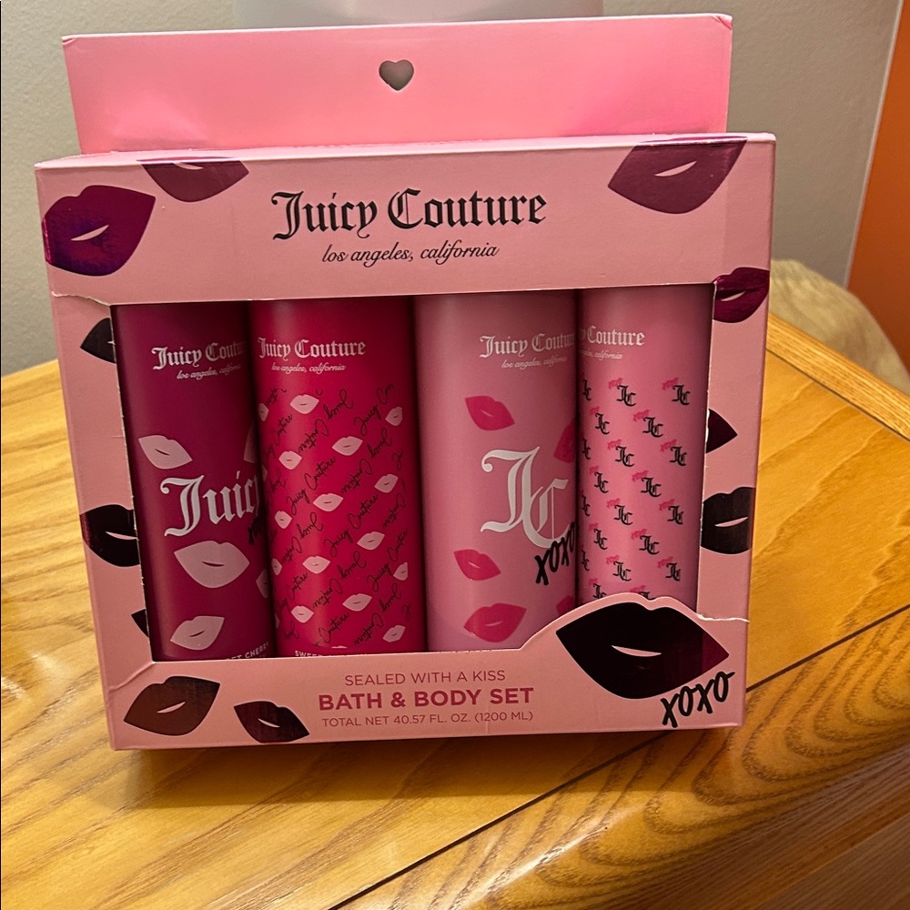 Juicy Couture Pink Lip-Themed Bath Set